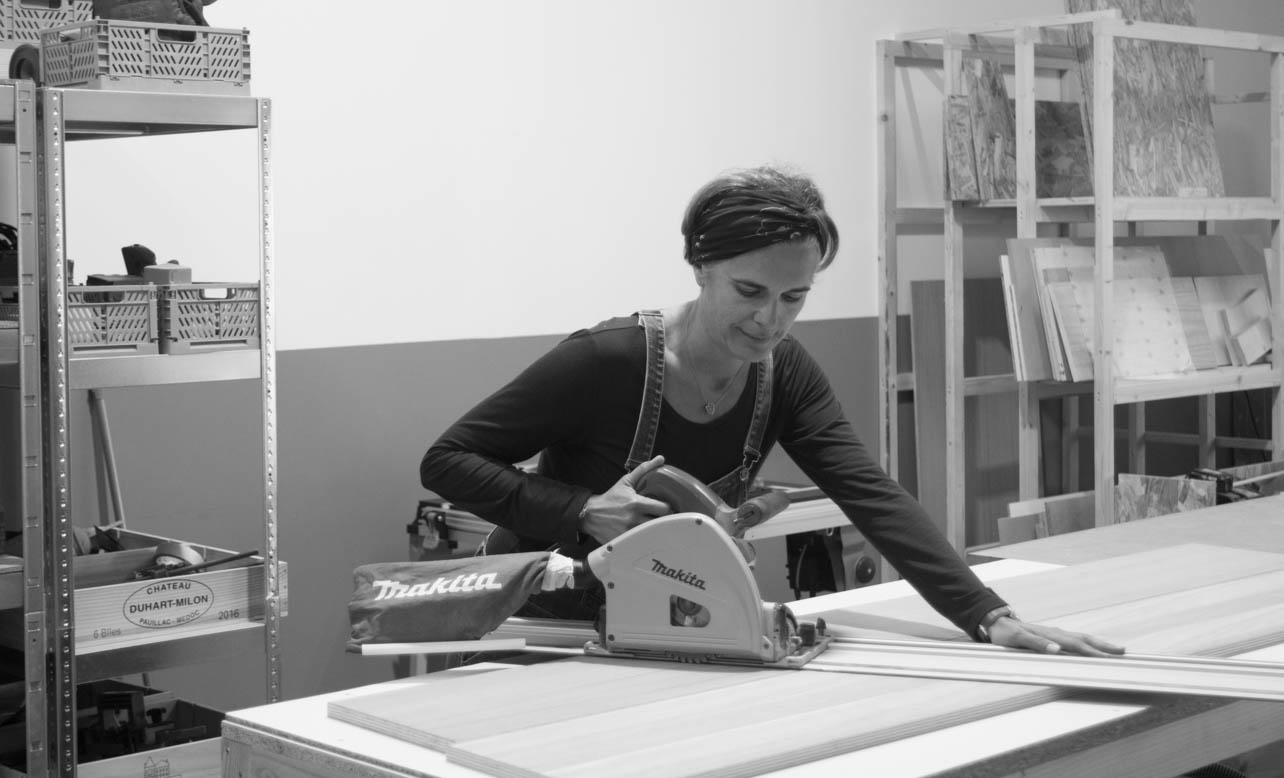 La Menuisière dans son atelier
